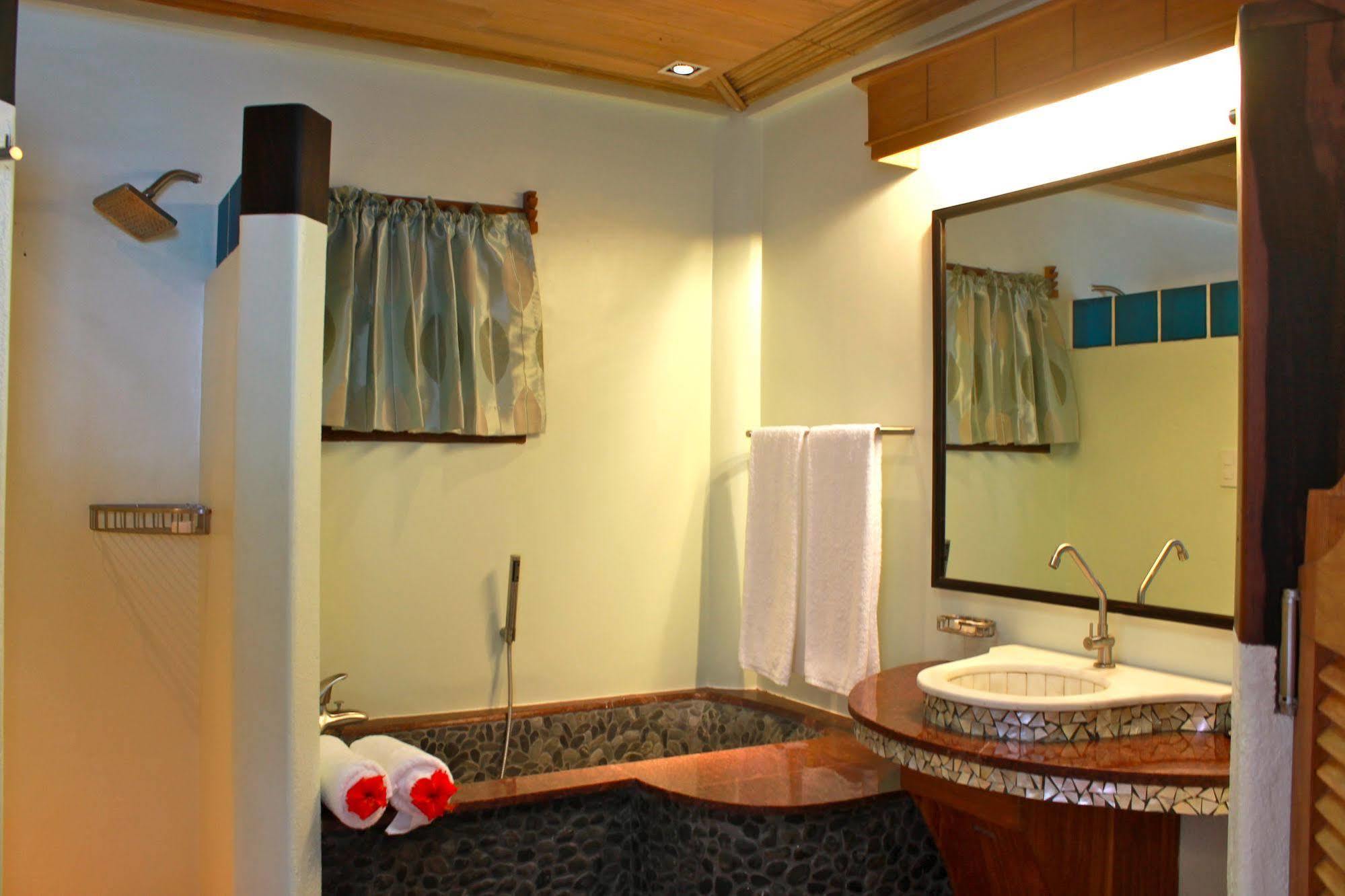 Noanoa Island (Adults Only) Otel Taytay  Dış mekan fotoğraf